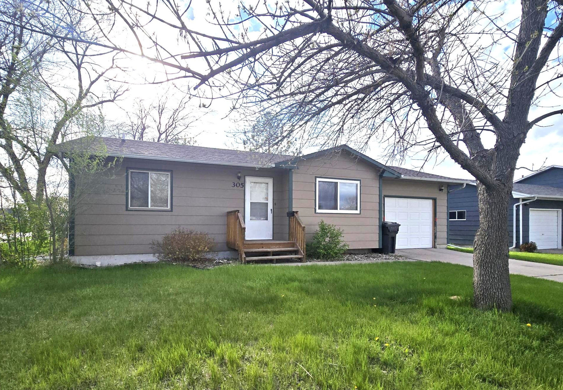 305 E 4th Ave, Miller