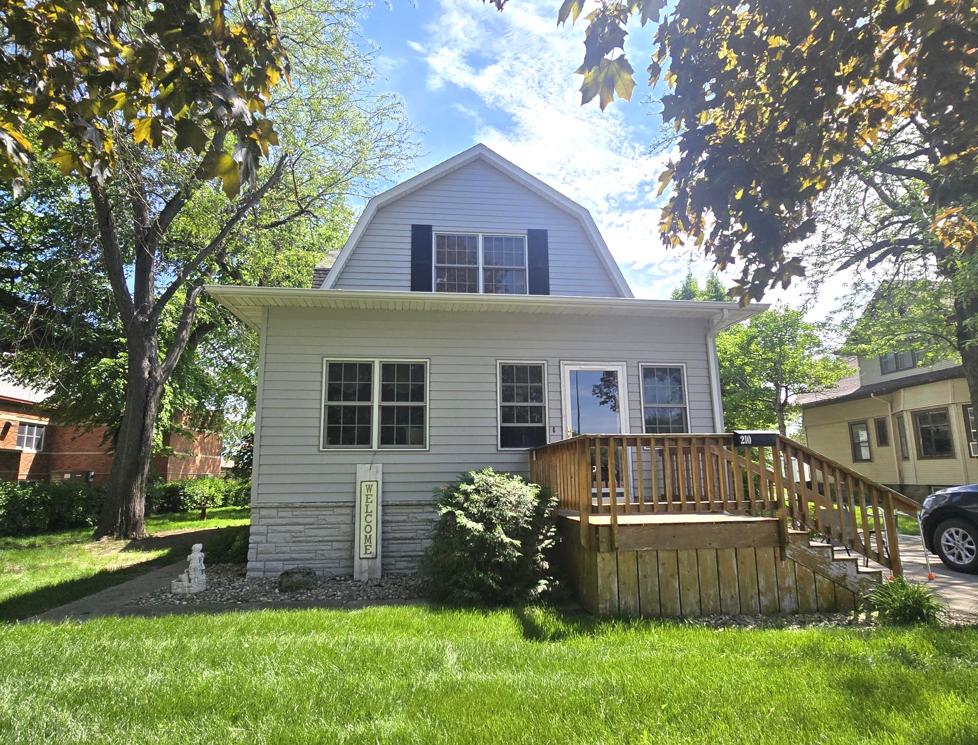 210 W 4th St, Miller