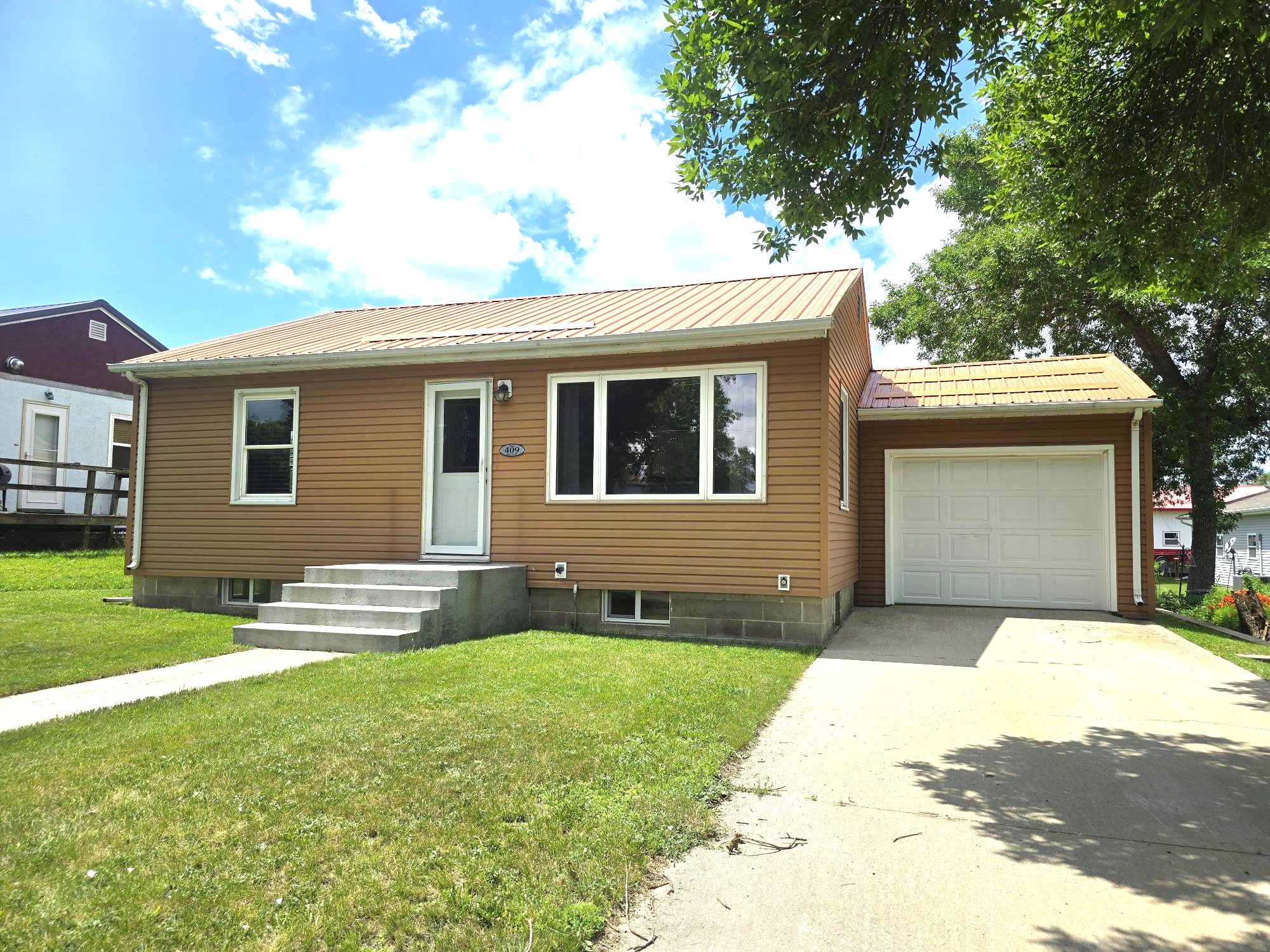 409 Parker Ave SW, Highmore