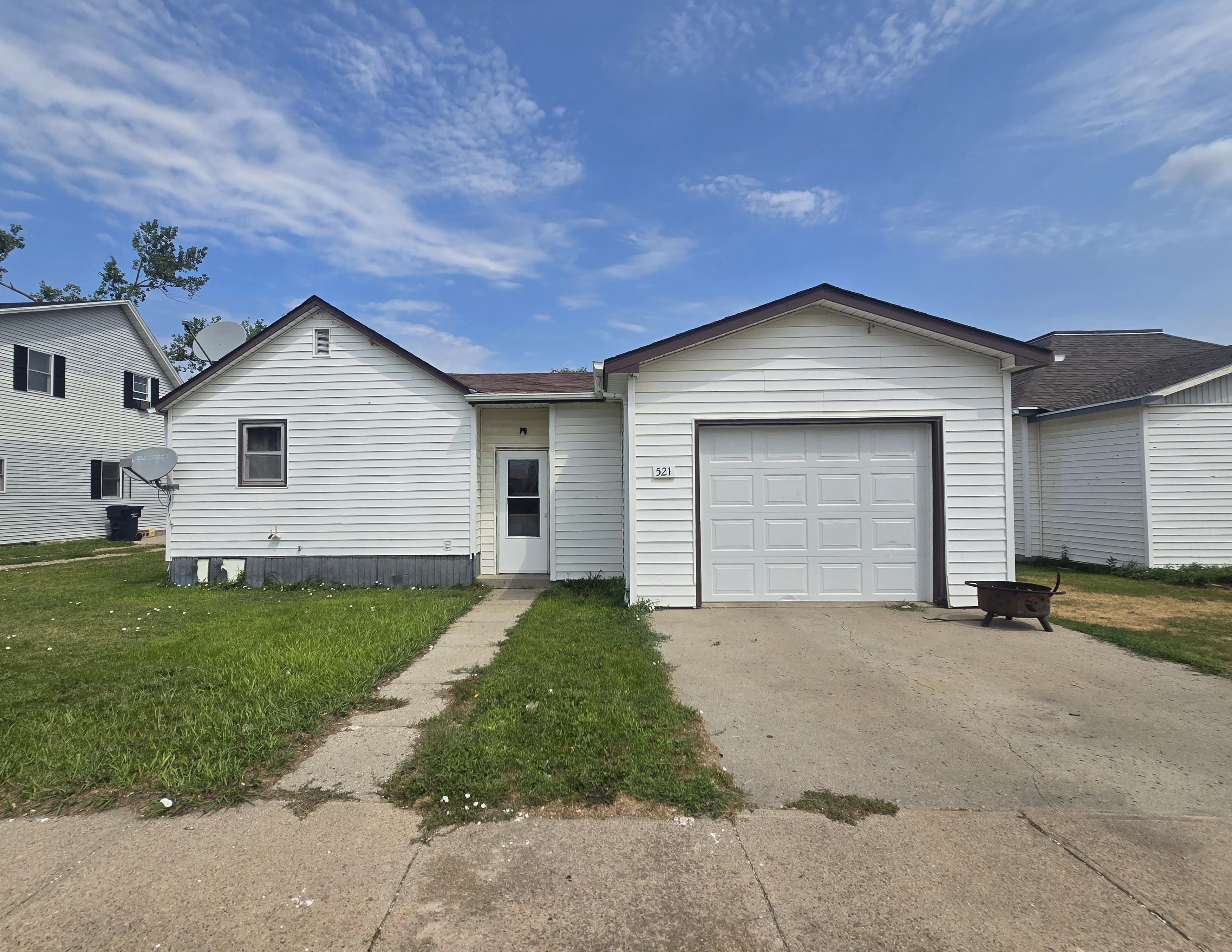 521 2nd St SW, Highmore